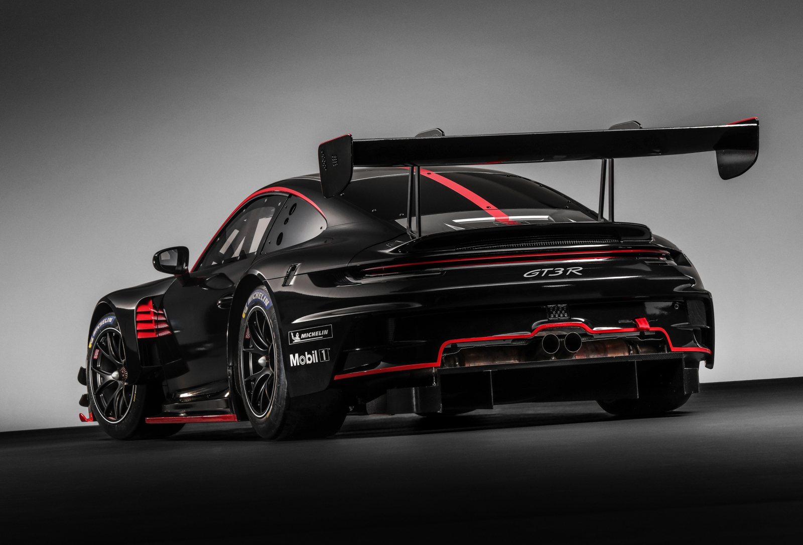 Porsche 911 GT3 R, vue trois-quarts arrière