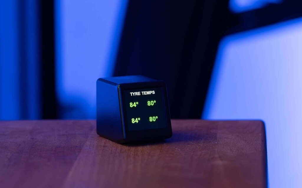 Mini Dashboard affichant les températures de pneus