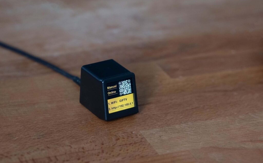 Étiquette au dos du Mini Dashboard indiquant le réseau Wi-Fi et l'adresse de configuration